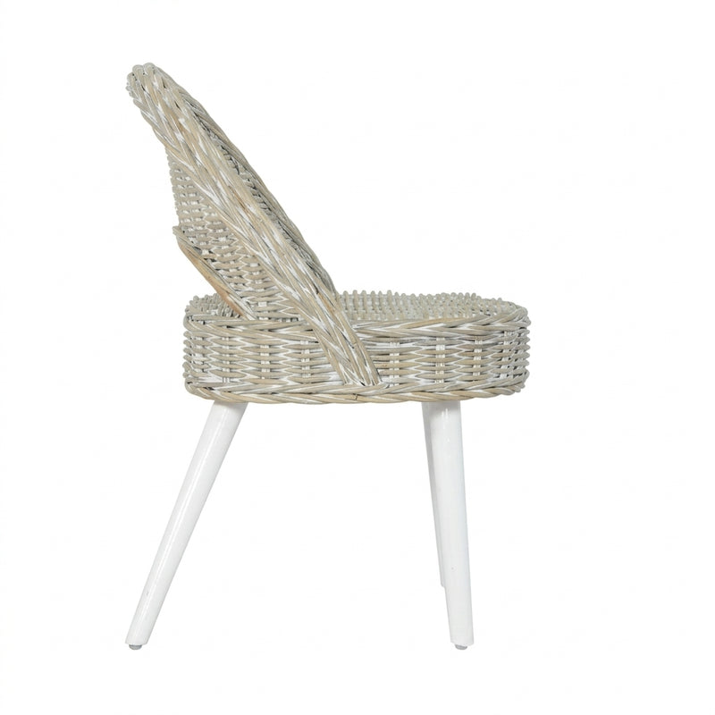 Fauteuil Kubu en rotin tressé blanc, pieds bois